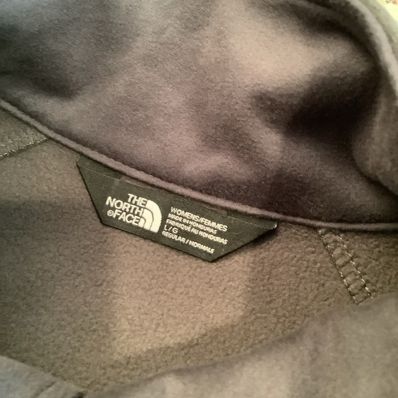 The North Face Women's Gray Windwall Jacket Size LG - Picture 11 of 12